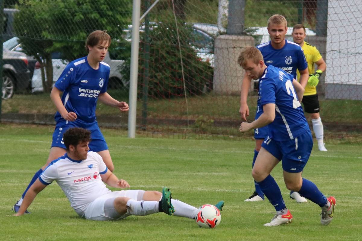 Kahl & Schlichterle-Cup Ernsthausen 2022 ... FV-Team startet mit Sieg - FV 09 Breidenbach